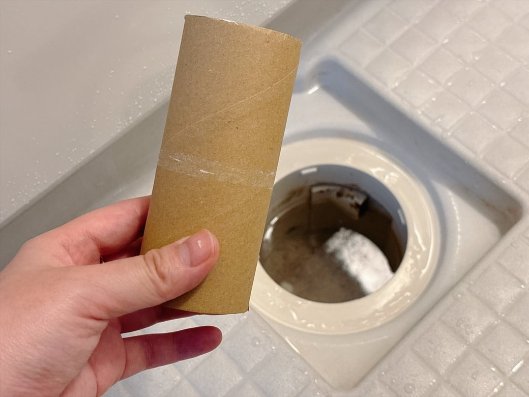 歯ブラシの代わりに「トイレットペーパーの芯」を使う
