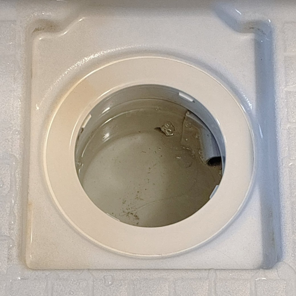 お手入れ後の浴室の排水口