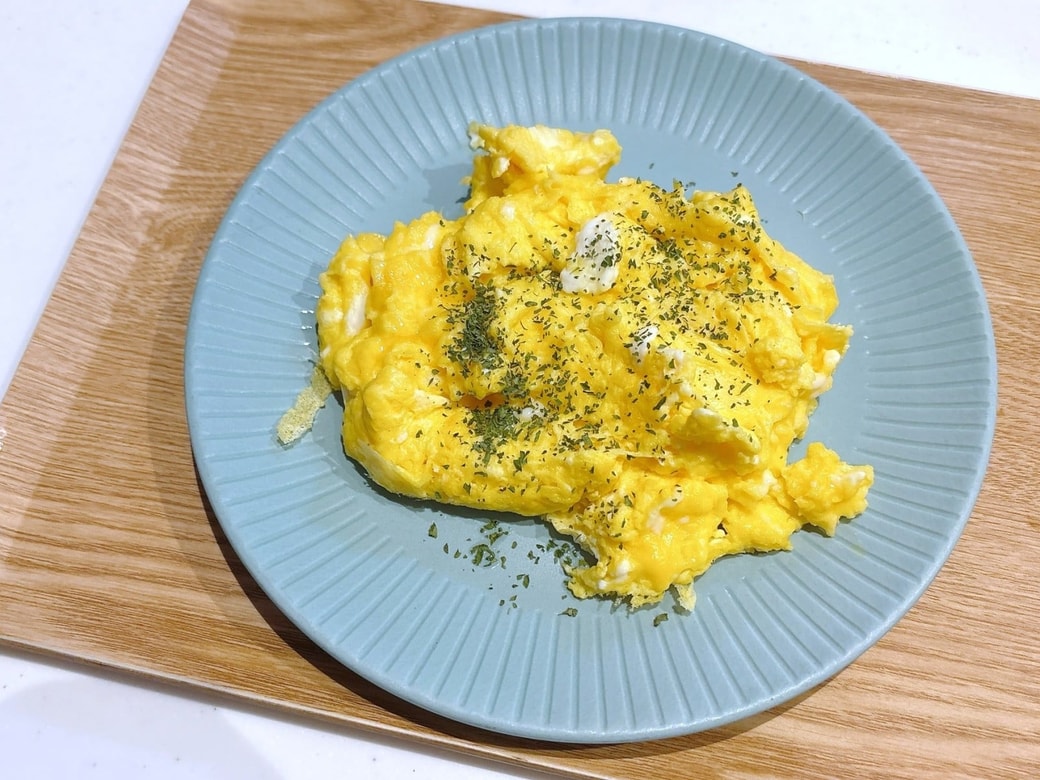できあがった「粉チーズオムレツ」