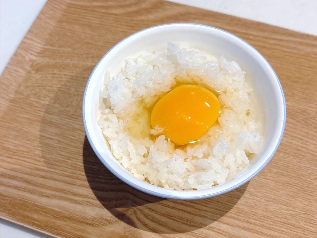 できあがった「ウェイパー卵かけごはん」