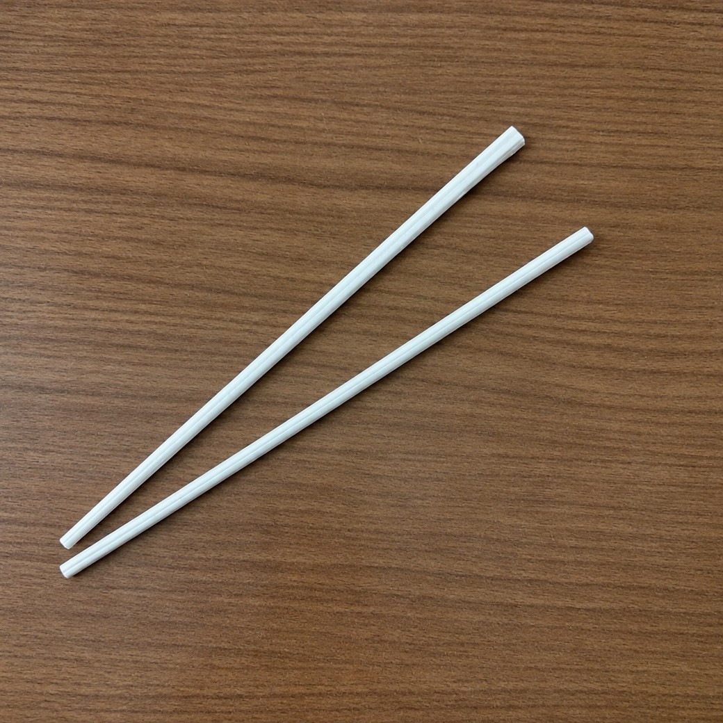 割れた割り箸