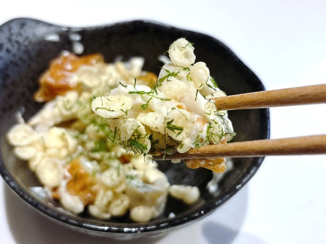 天かすが衣のようなサクサク感を出してくれるので、磯辺揚げに近い食感を楽しめる