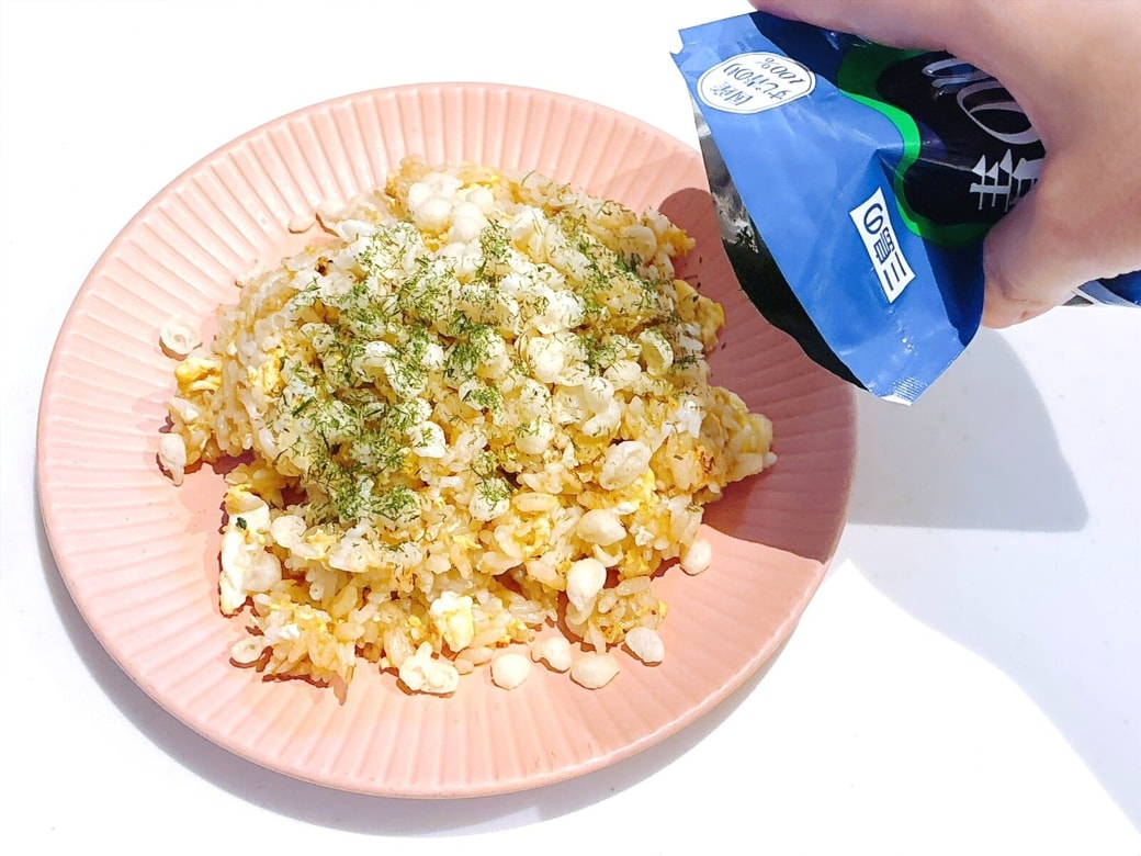 手順4．かつお節と青のりをかける