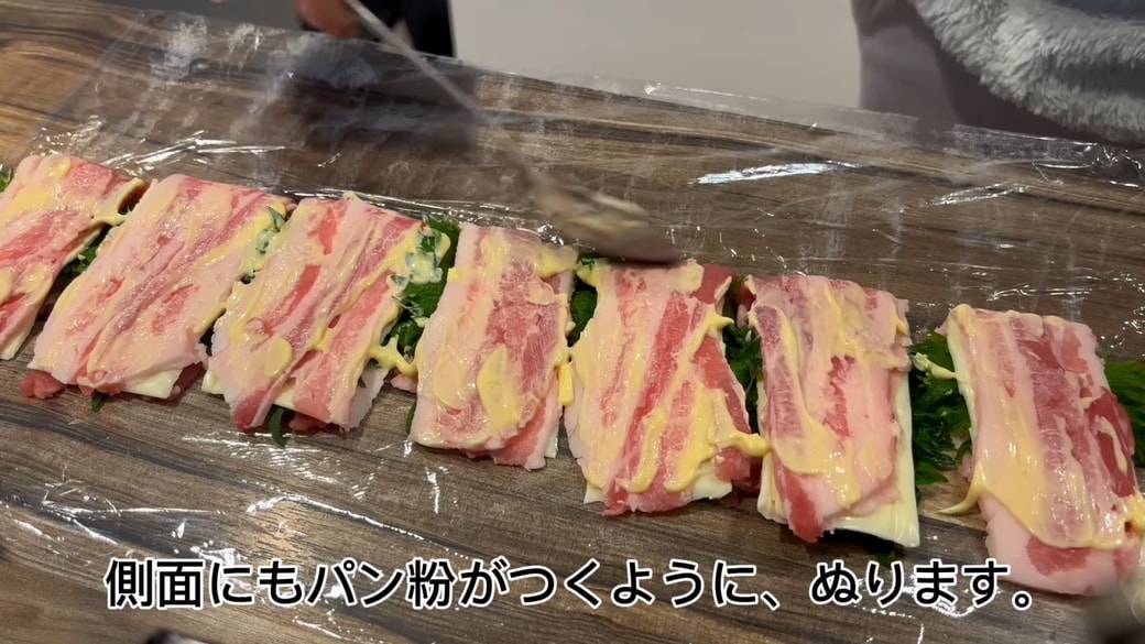 スプーンで伸ばして側面にもつける