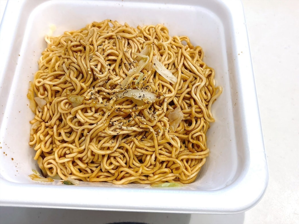 できあがった「ブラックペッパ―焼きそば」
