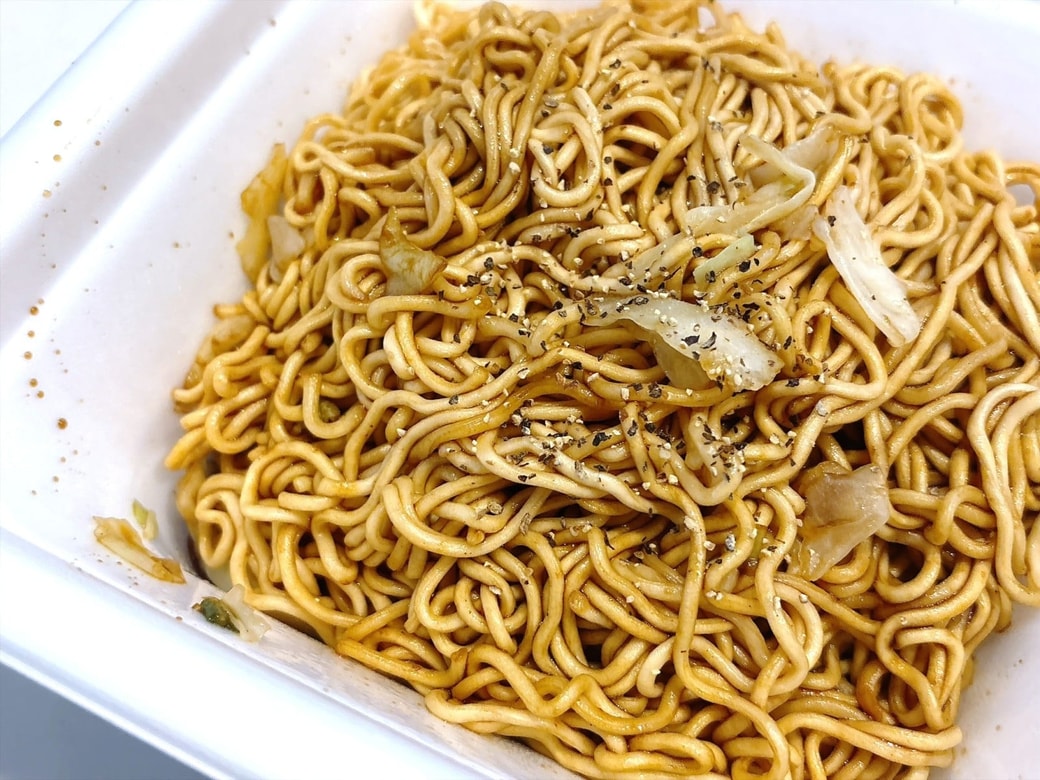 いつものカップ焼きそばに飽きたら試してみて