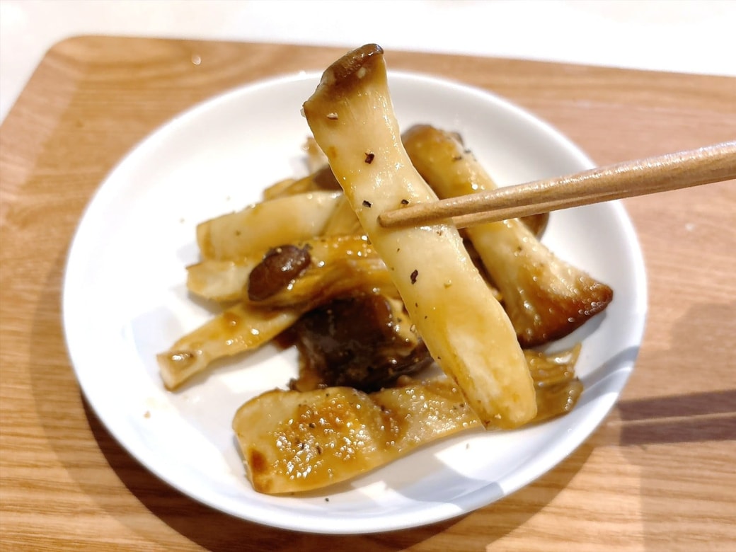 エリンギのコリコリした食感と、がっつりきかせたにんにくのパンチがきいていておいしい
