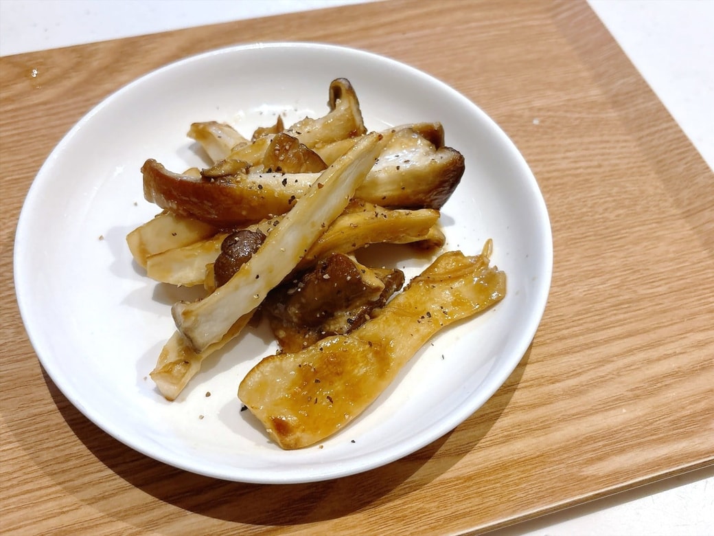 できあがった「エリンギのにんにく醤油炒め」