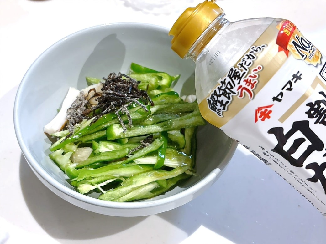 順2．塩昆布・白だし・ごま油を加えて混ぜたら、電子レンジ（600W）で1分半加熱する