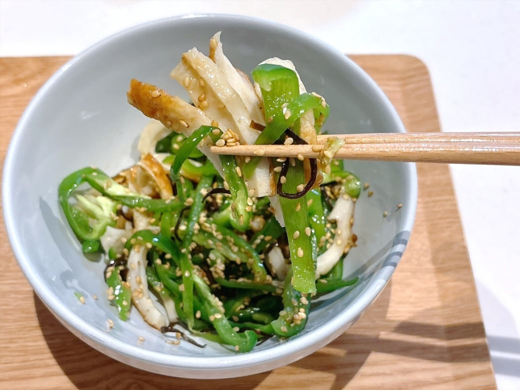 白だしのやさしくて上品な味わいと、塩昆布の旨味がふわっと広がる