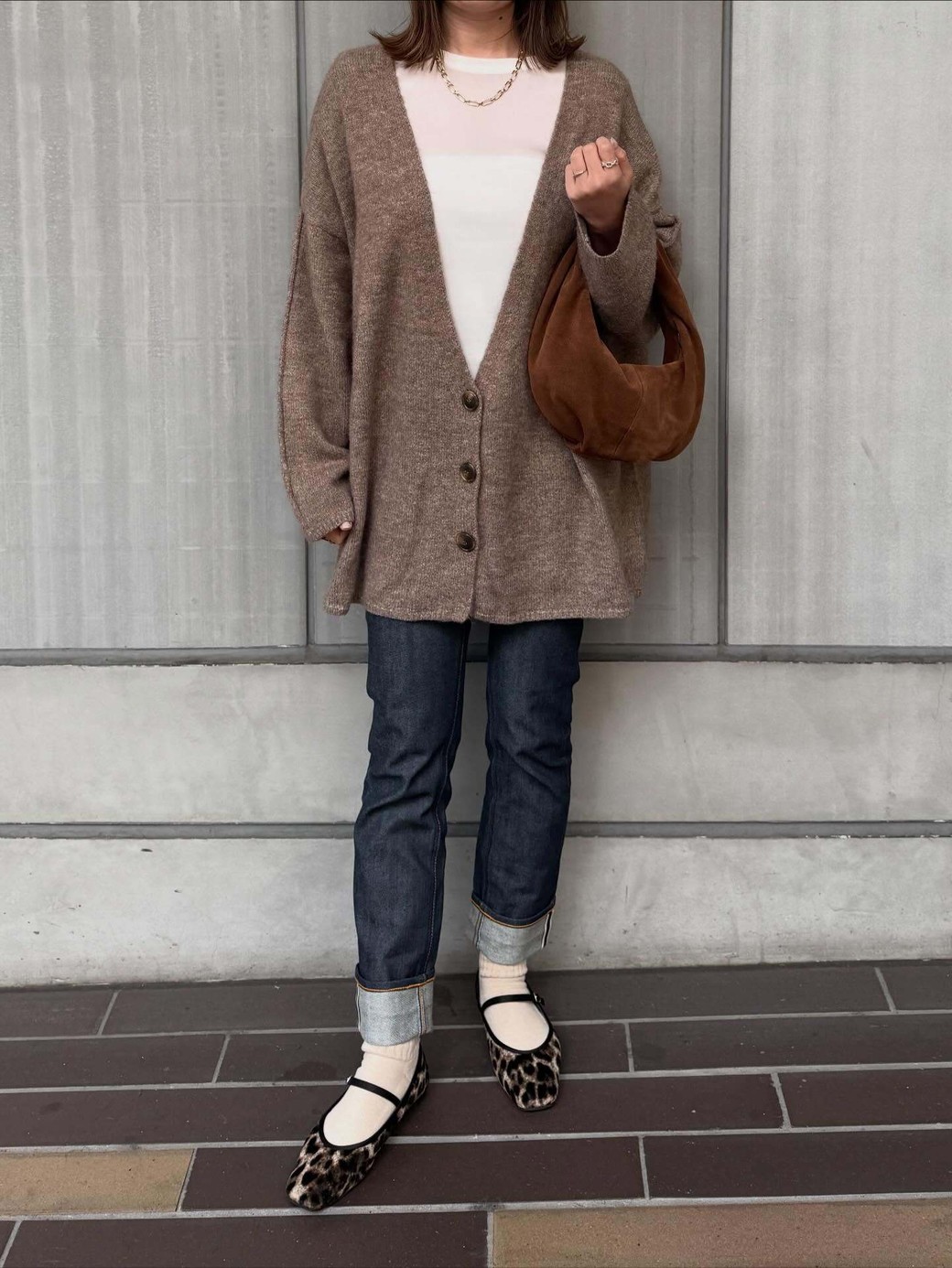 ロングカーデは体型カバーにもぴったり。