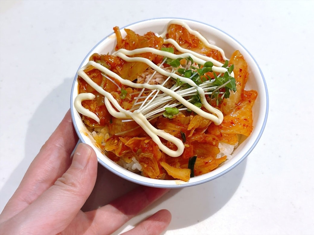 できあがった「ツナマヨキムチ丼」