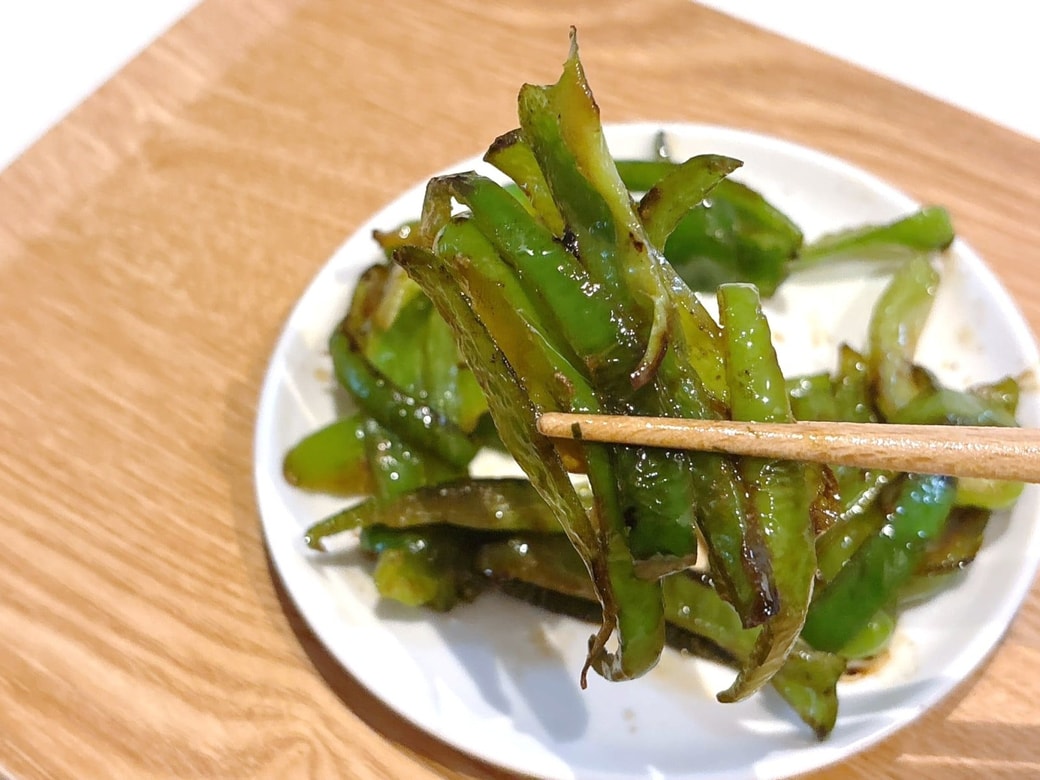 マヨネーズのコクと、オイスターソースのほどよい甘さで、ピーマンがいくらでも食べられる