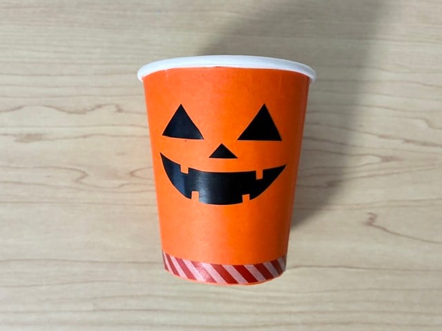 紙コップでハロウィンラッピング