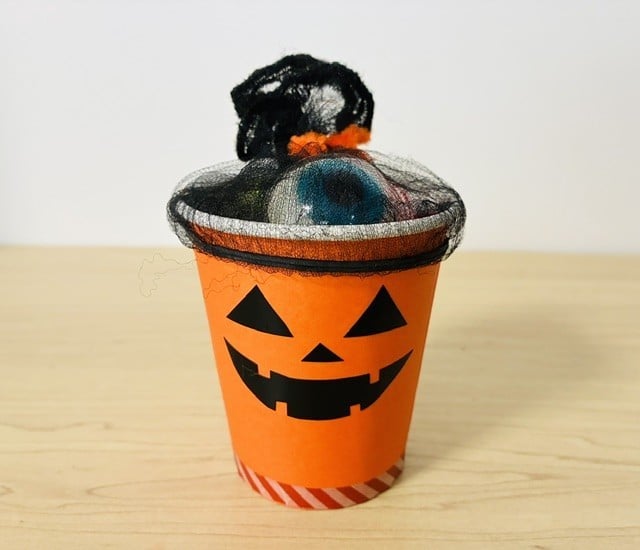 紙コップでハロウィンラッピング