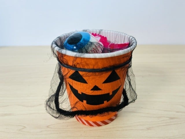 紙コップでハロウィンラッピング