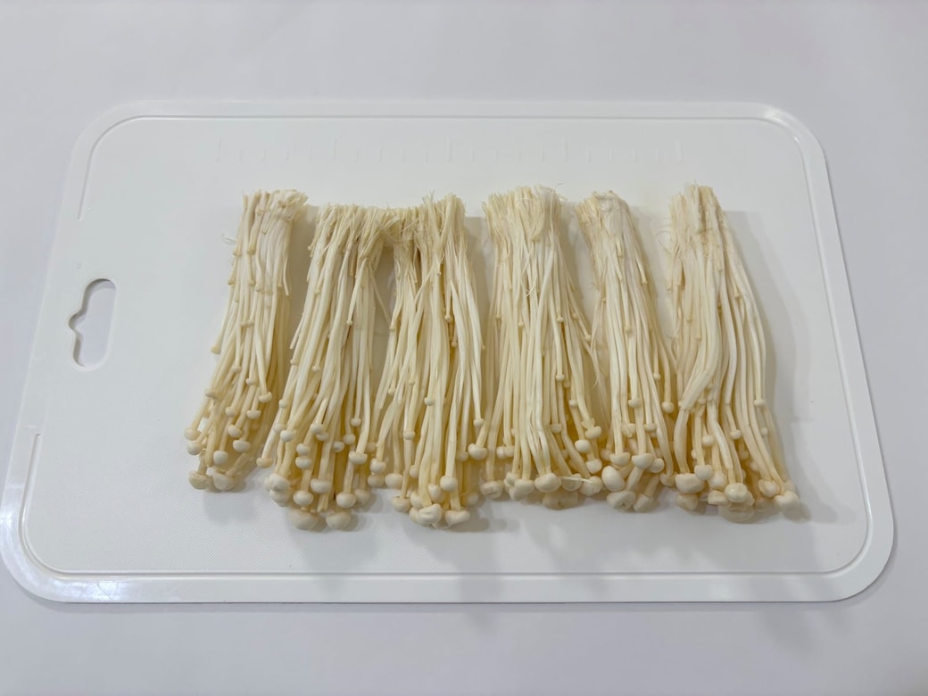 えのきを6等分に裂く