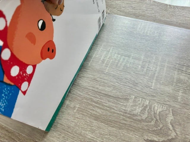本をのせる