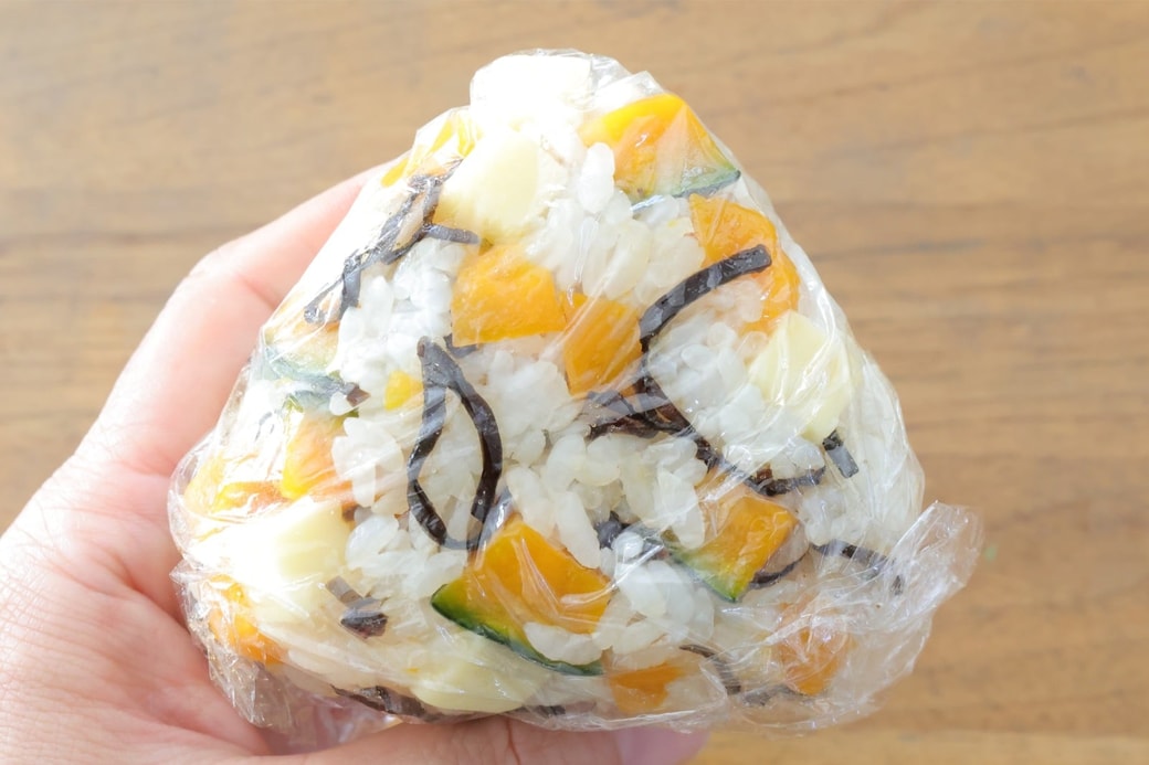 「かぼちゃと塩こんぶとチーズのおにぎり」