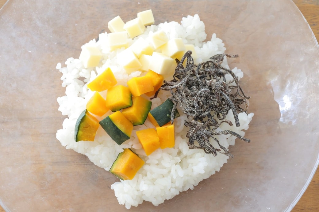 「かぼちゃと塩こんぶとチーズのおにぎり」