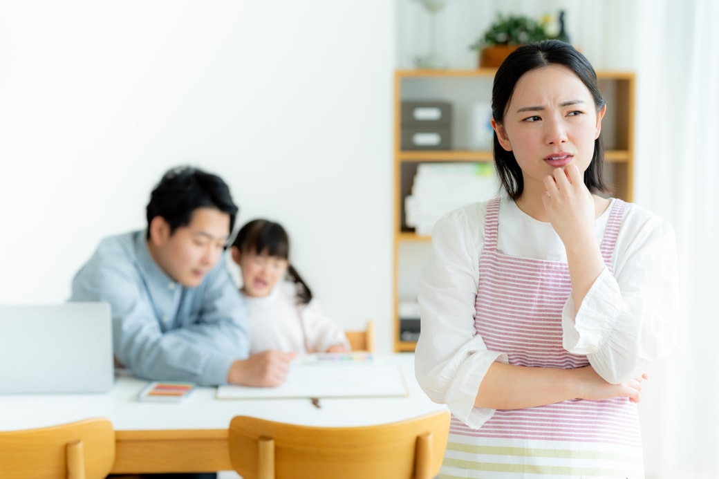 考える親