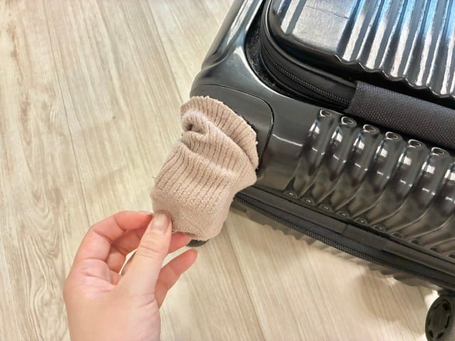 履かせる
