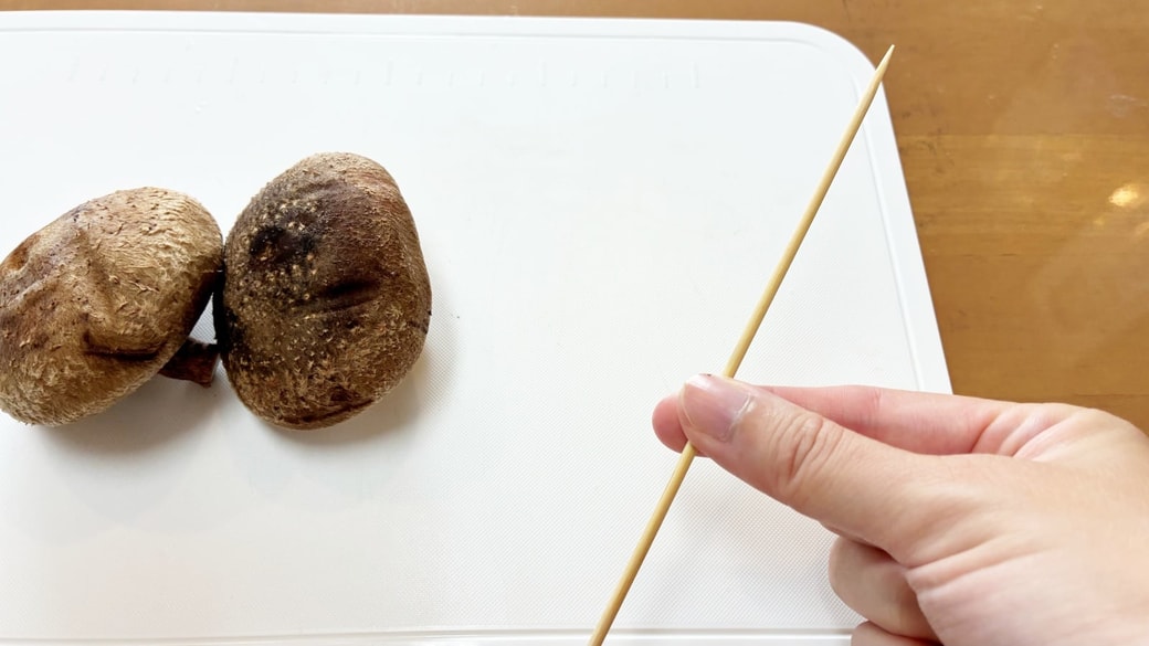 しいたけと竹串