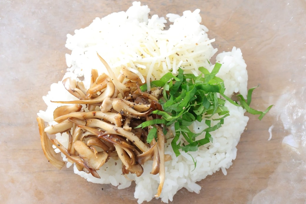 「まいたけとチーズと大葉のおにぎり」