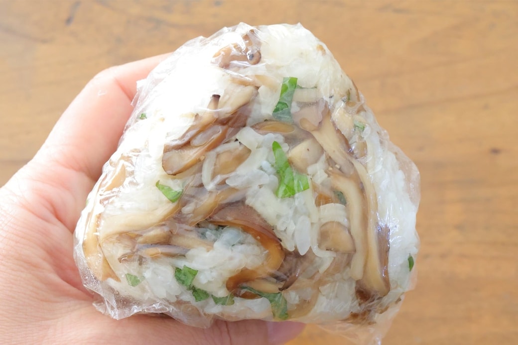 「まいたけとチーズと大葉のおにぎり」