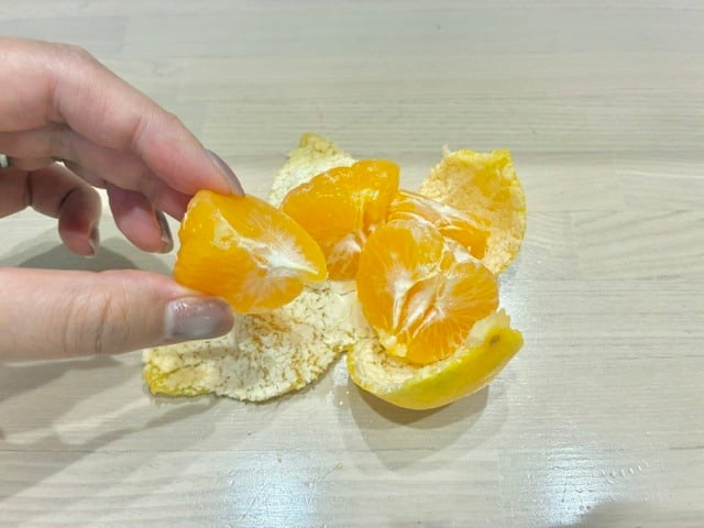驚くほどスムーズにみかんを剥くワザ