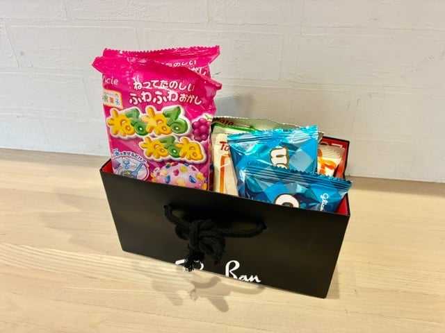 おしゃれな「お菓子収納BOX」に変身
